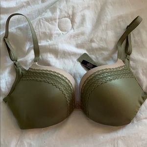 Victoria’s Secret Very Sexy push-up bra